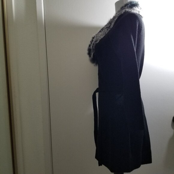 Guess Brand black sweater with removable fur collar, size M - Picture 2 of 8